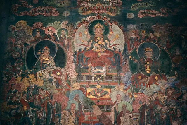 Murals and sculptures in Shanhua Temple