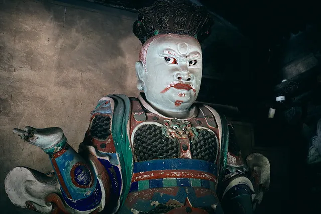 Murals and sculptures in Zhenguo Temple